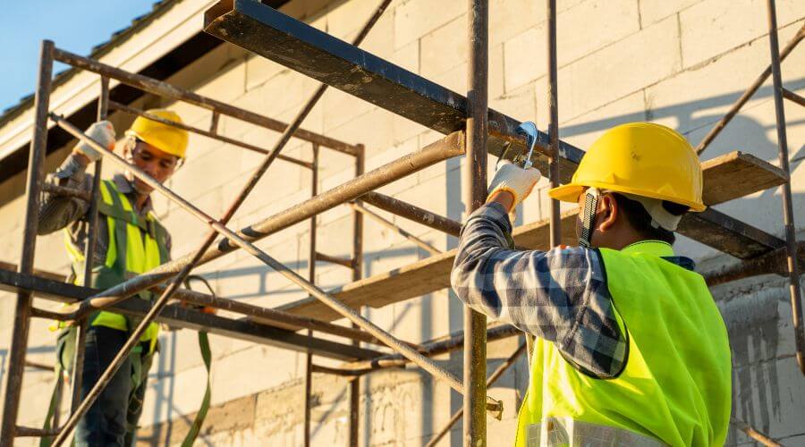 Professional gutter cleaning in Arnold, CA